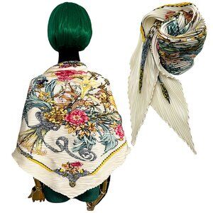 Hermès Pleated Carré Regina 100% silk 90cm